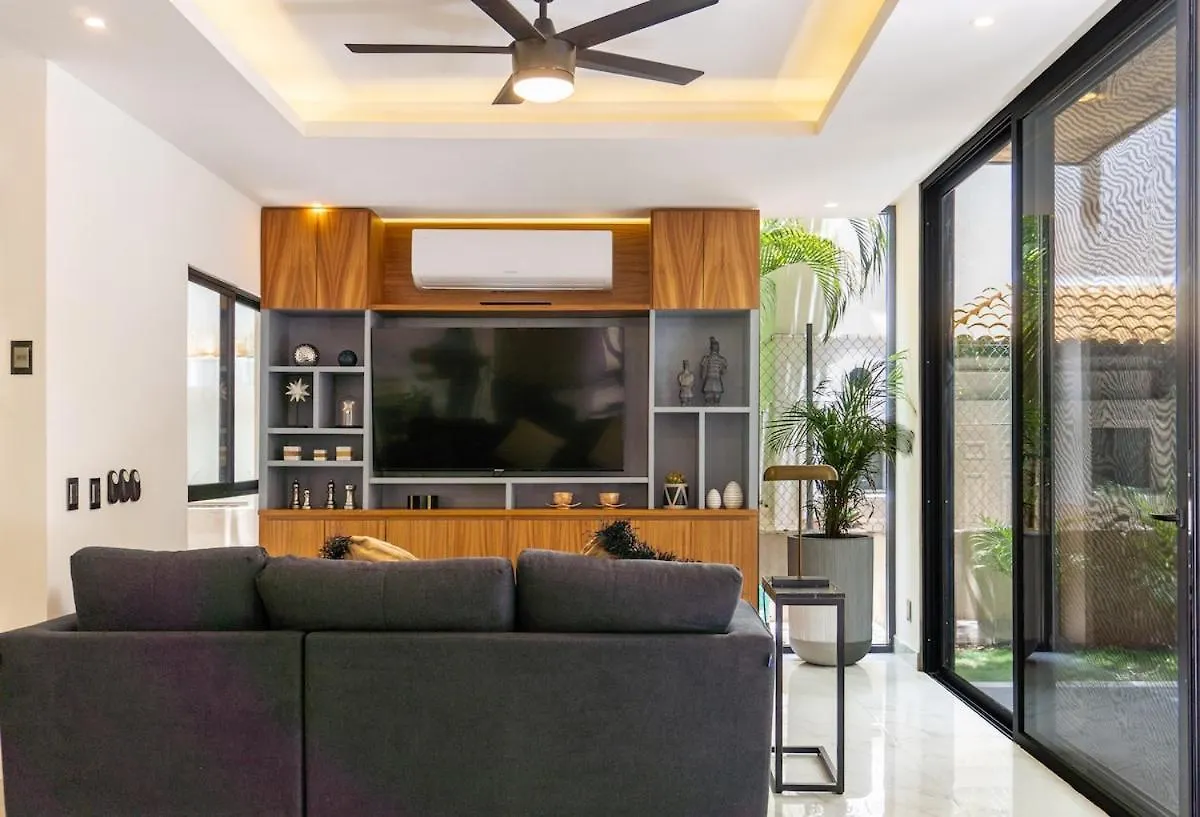 Stunning Modern Villa With Pool And Beach Access بلايا ديل كارمن 0*,  المكسيك